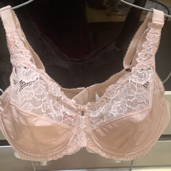 Non padded underwire 38D soft dusty pink lace bra. See photos for details. - Picture 7 of 16